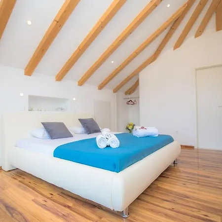 Luxury With A Swimming Pool Vrpolje, - 21843 *