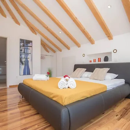 Luxury With A Swimming Pool Vrpolje, - 21843 Villa
