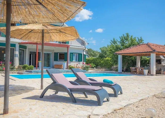 Villa Luxury With A Swimming Pool Vrpolje, - 21843