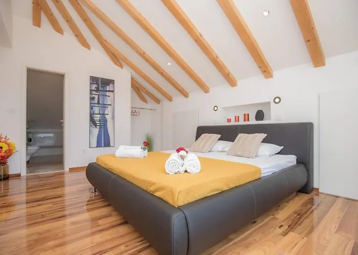 Luxury With A Swimming Pool Vrpolje, - 21843 Villa