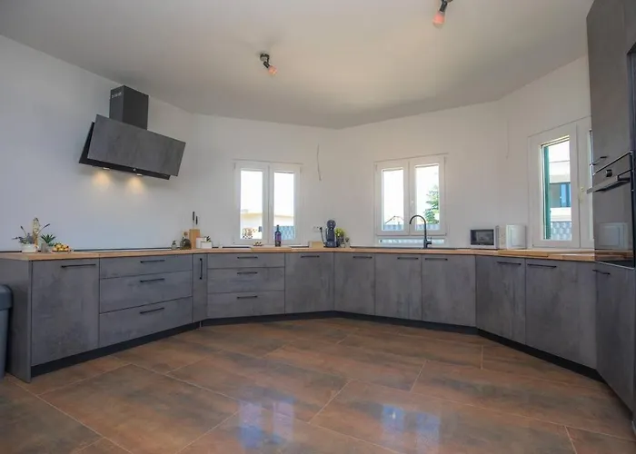 Luxury With A Swimming Pool Vrpolje, - 21843 *